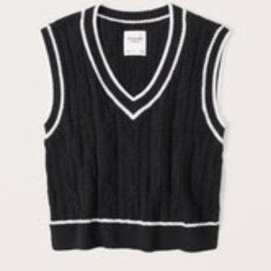 Abercrombie Cropped V-Neck Sweater Vest in Black & White, L